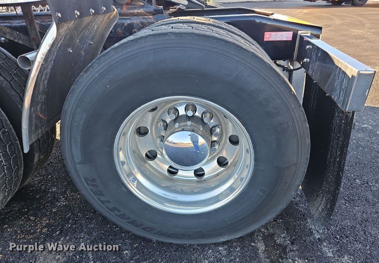 image for item NZ9112 2020 Western Star 4900EX  semi truck