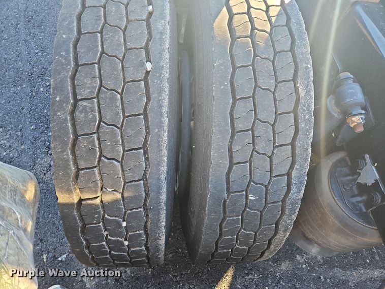 image for item NZ9112 2020 Western Star 4900EX  semi truck