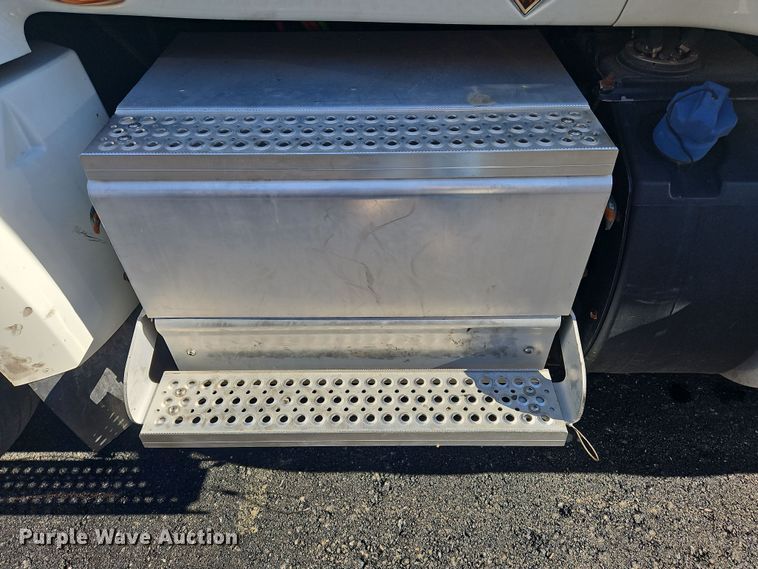 image for item NZ9118 2015 International ProStar  semi truck