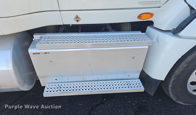 image for item NZ9118 2015 International ProStar  semi truck