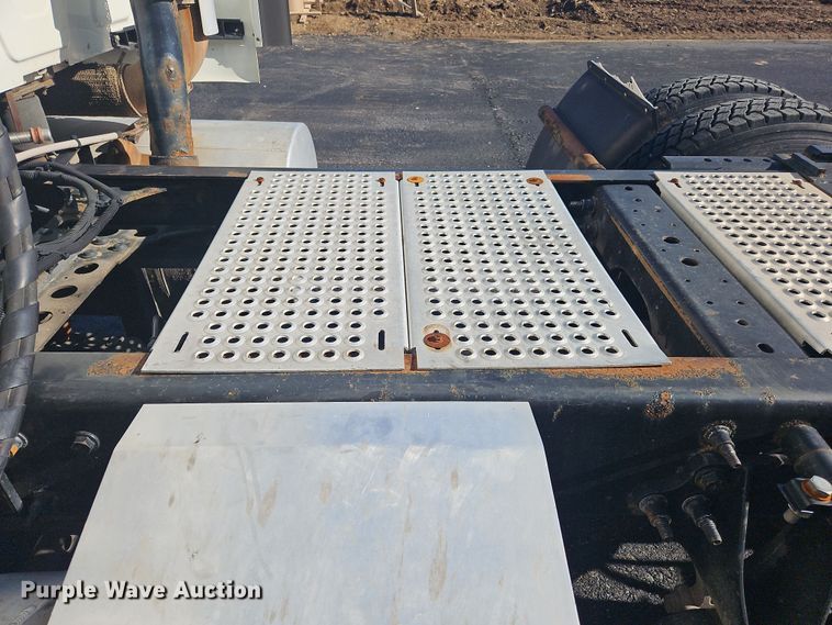 image for item NZ9118 2015 International ProStar  semi truck