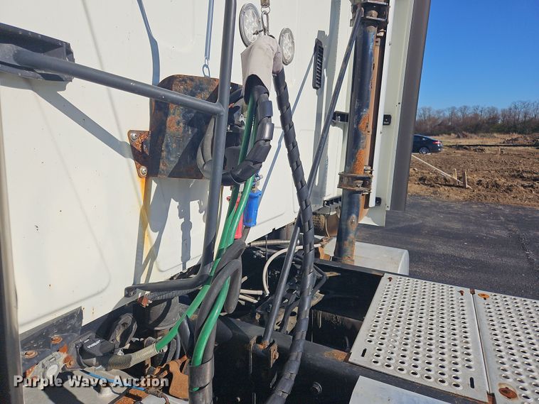 image for item NZ9118 2015 International ProStar  semi truck