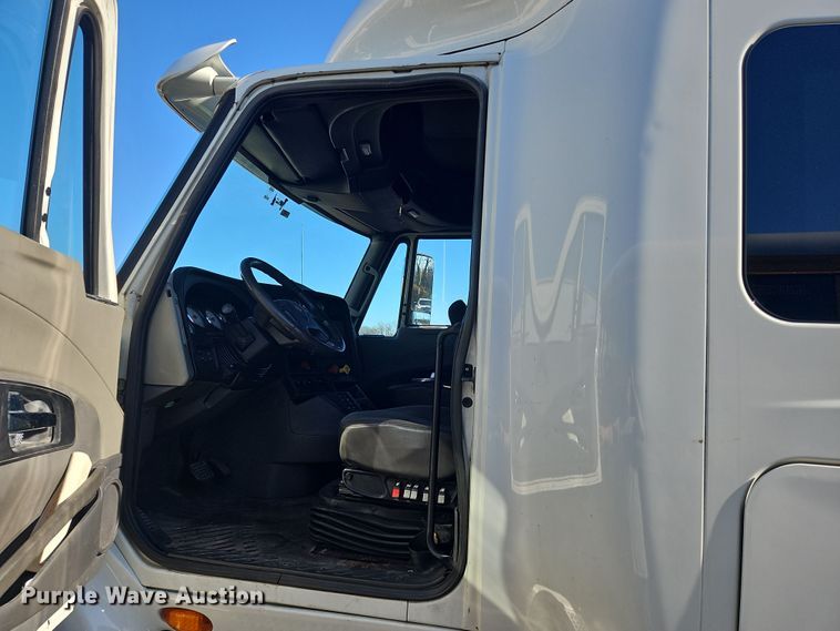 image for item NZ9118 2015 International ProStar  semi truck