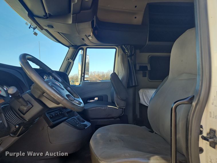 image for item NZ9118 2015 International ProStar  semi truck