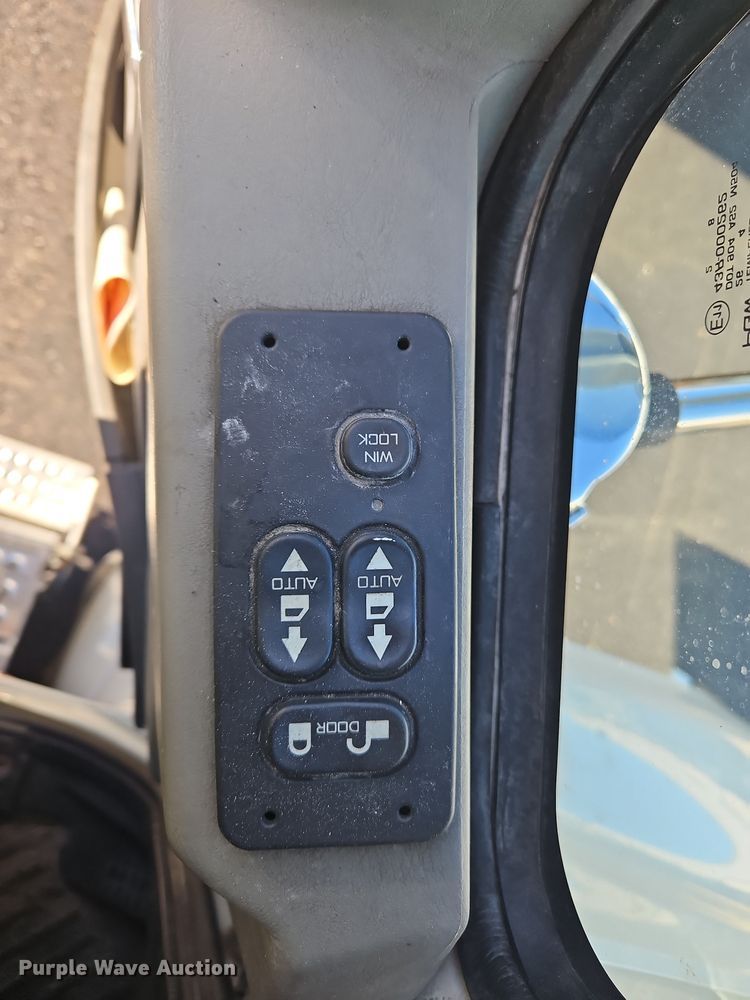 image for item NZ9118 2015 International ProStar  semi truck