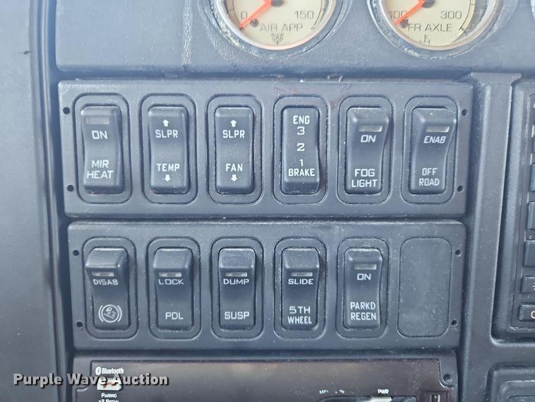 image for item NZ9118 2015 International ProStar  semi truck