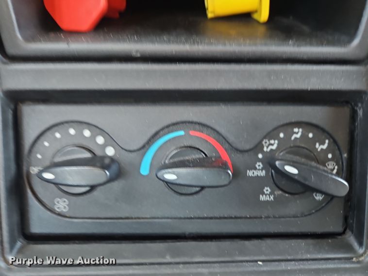 image for item NZ9118 2015 International ProStar  semi truck