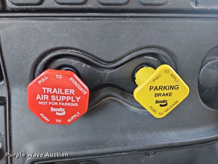 image for item NZ9118 2015 International ProStar  semi truck