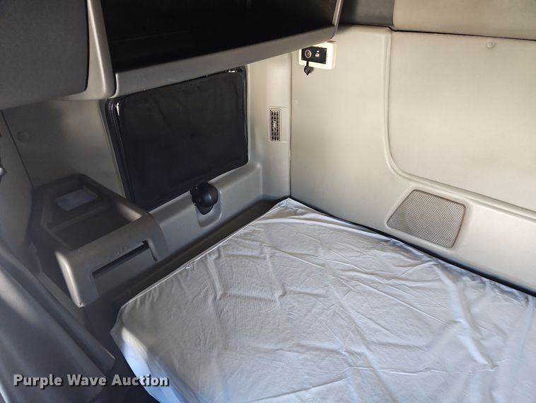 image for item NZ9118 2015 International ProStar  semi truck