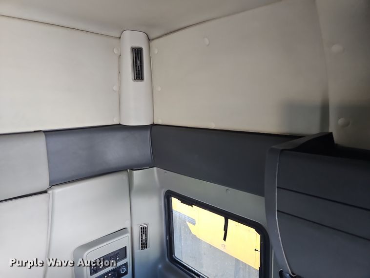 image for item NZ9118 2015 International ProStar  semi truck