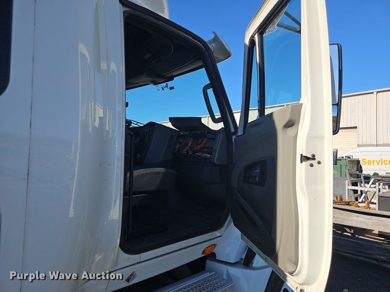 image for item NZ9118 2015 International ProStar  semi truck