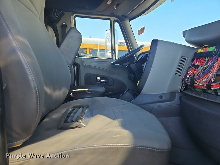 image for item NZ9118 2015 International ProStar  semi truck