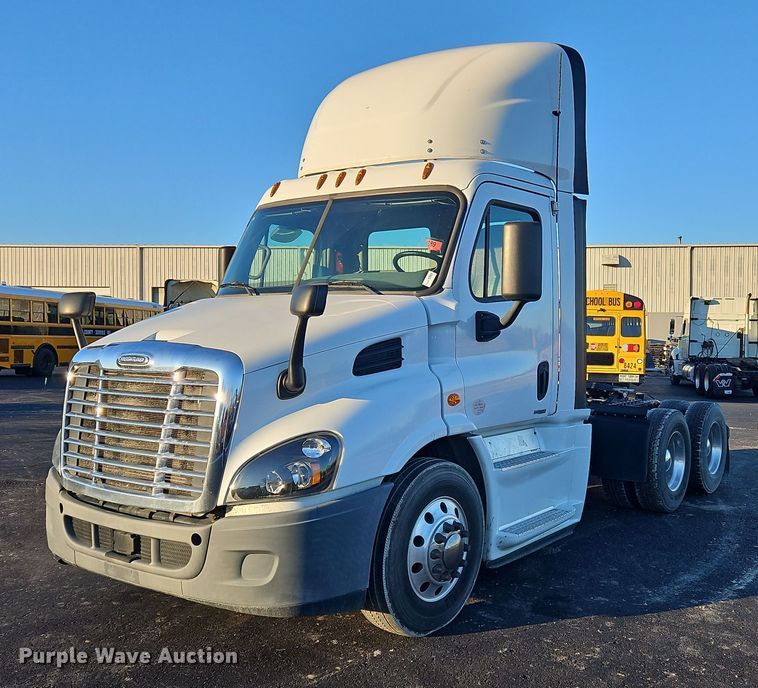 image for item NZ9119 2016 Freightliner Cascadia Evolution  semi truck