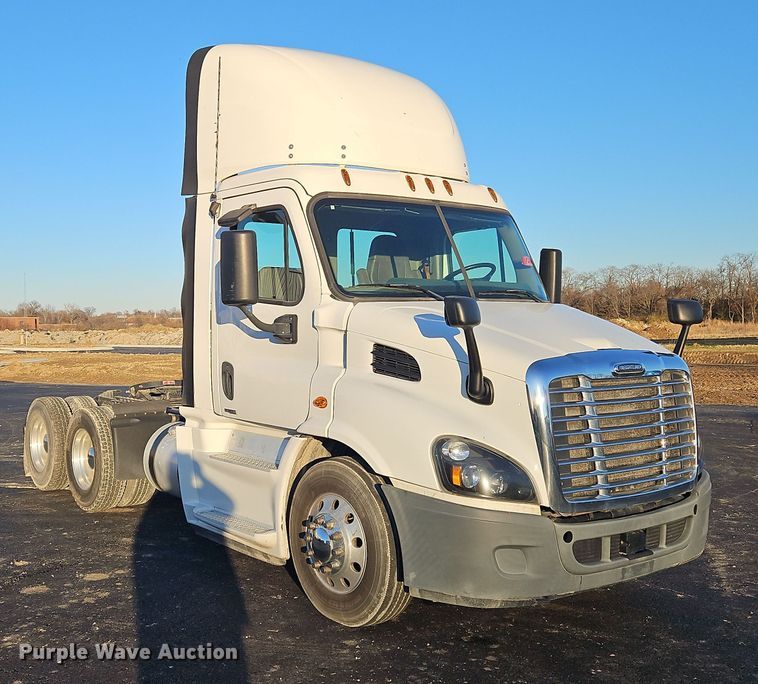 image for item NZ9119 2016 Freightliner Cascadia Evolution  semi truck