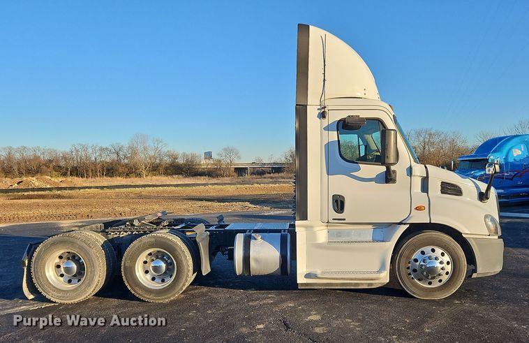 image for item NZ9119 2016 Freightliner Cascadia Evolution  semi truck