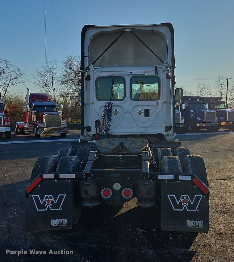 image for item NZ9119 2016 Freightliner Cascadia Evolution  semi truck