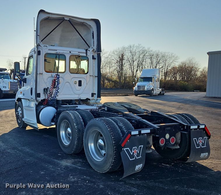 image for item NZ9119 2016 Freightliner Cascadia Evolution  semi truck