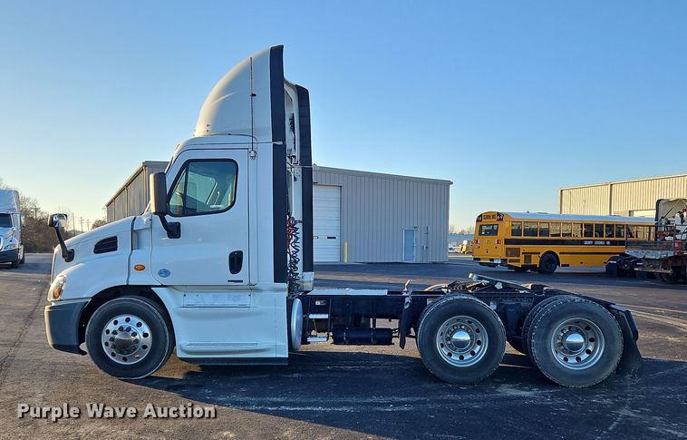 image for item NZ9119 2016 Freightliner Cascadia Evolution  semi truck