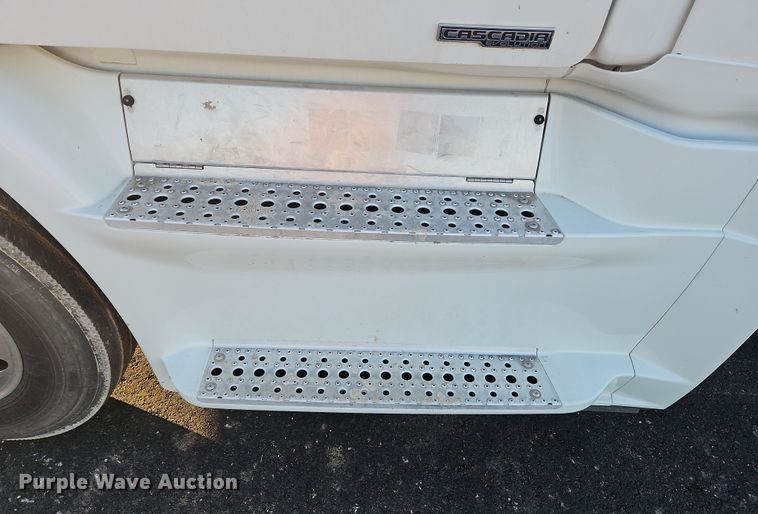 image for item NZ9119 2016 Freightliner Cascadia Evolution  semi truck