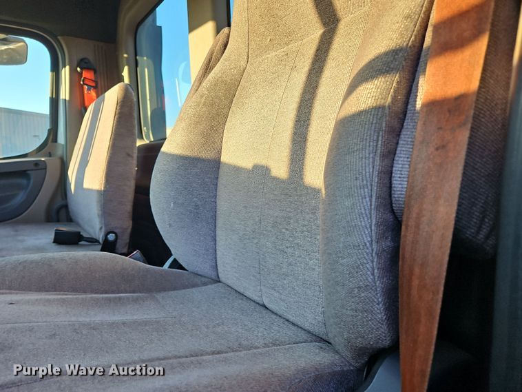 image for item NZ9119 2016 Freightliner Cascadia Evolution  semi truck