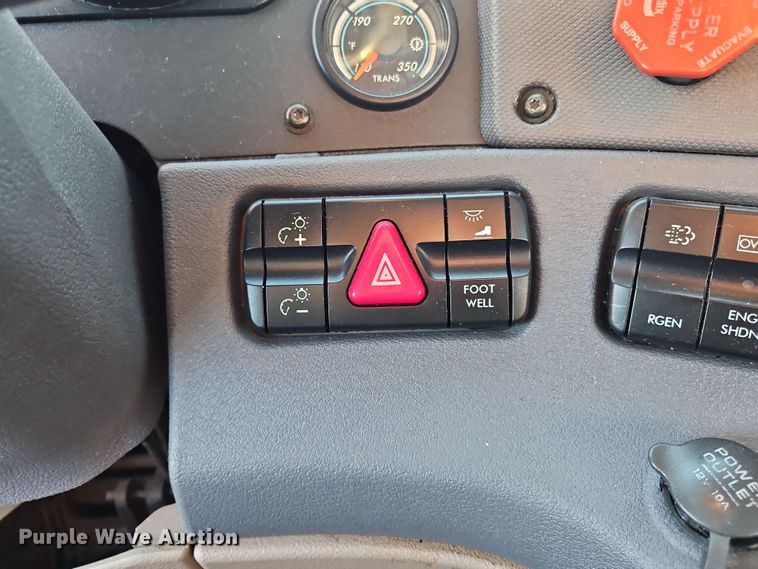 image for item NZ9119 2016 Freightliner Cascadia Evolution  semi truck