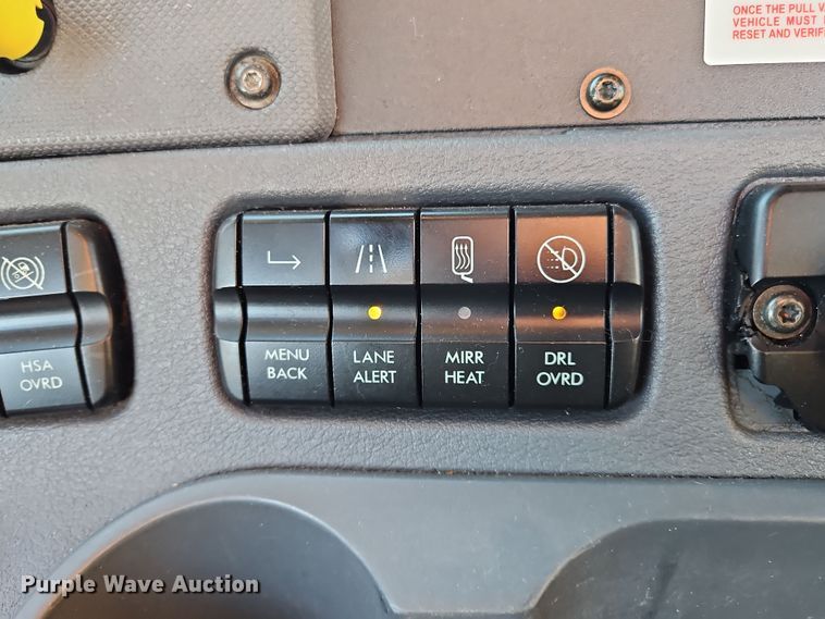 image for item NZ9119 2016 Freightliner Cascadia Evolution  semi truck