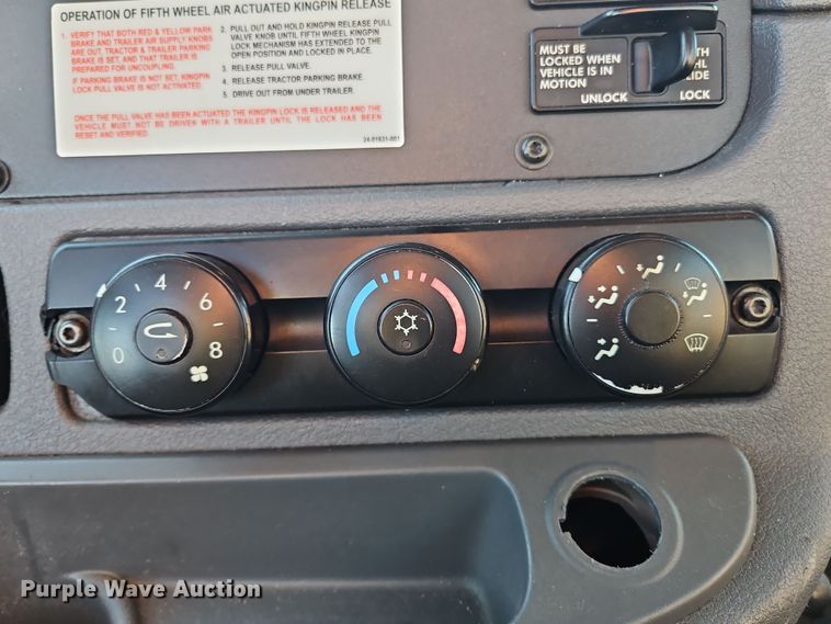 image for item NZ9119 2016 Freightliner Cascadia Evolution  semi truck