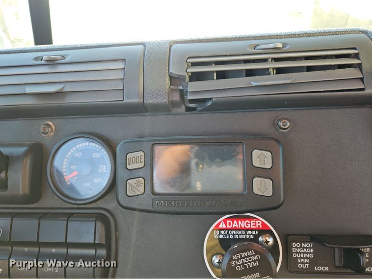 image for item NZ9119 2016 Freightliner Cascadia Evolution  semi truck