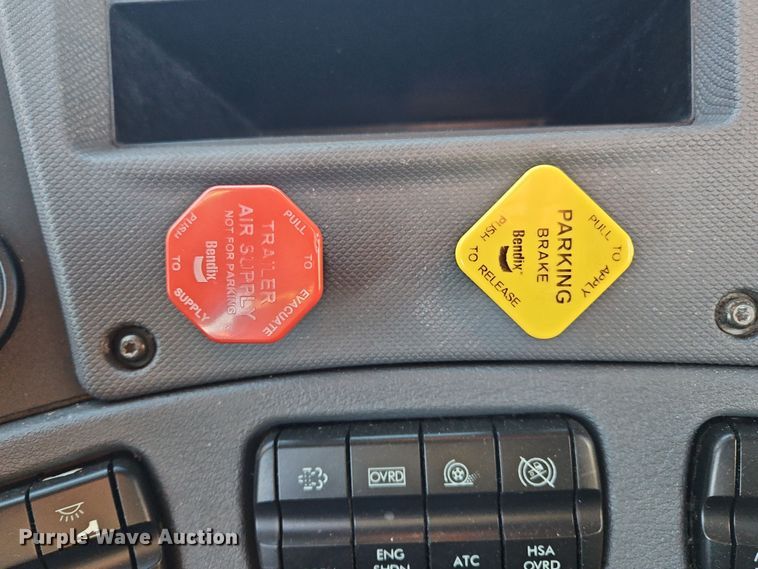 image for item NZ9119 2016 Freightliner Cascadia Evolution  semi truck