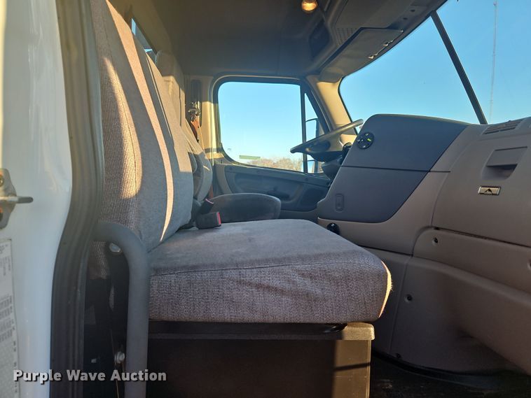 image for item NZ9119 2016 Freightliner Cascadia Evolution  semi truck