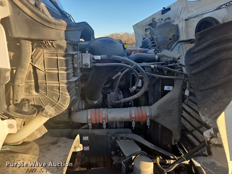 image for item NZ9119 2016 Freightliner Cascadia Evolution  semi truck