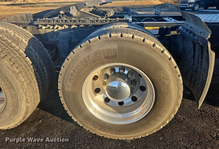 image for item NZ9119 2016 Freightliner Cascadia Evolution  semi truck