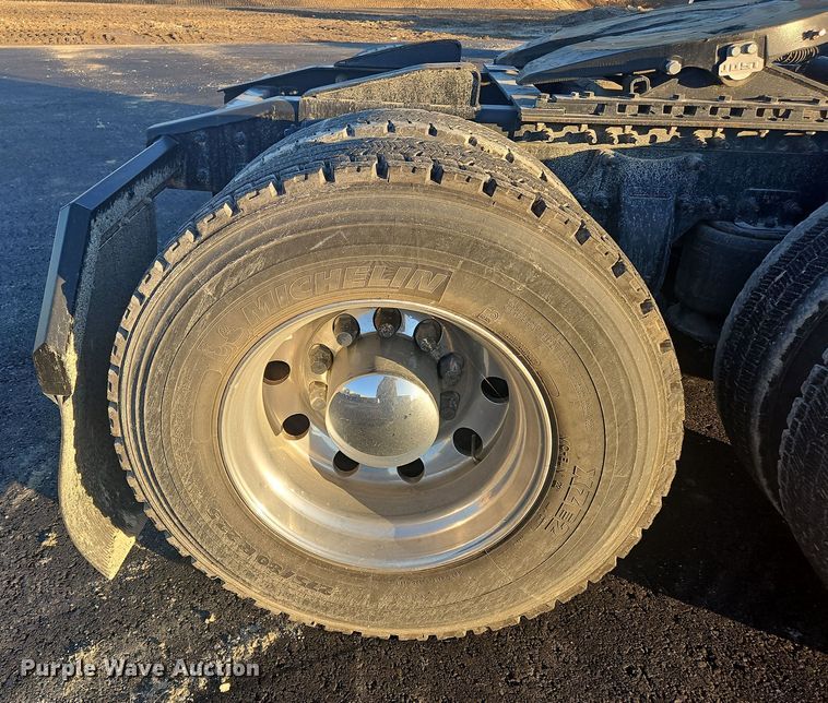 image for item NZ9119 2016 Freightliner Cascadia Evolution  semi truck