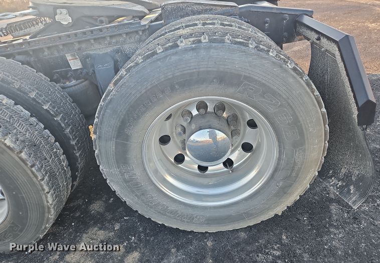 image for item NZ9119 2016 Freightliner Cascadia Evolution  semi truck