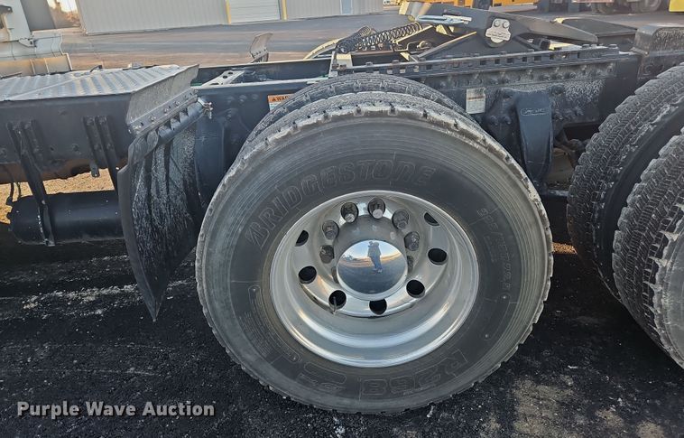 image for item NZ9119 2016 Freightliner Cascadia Evolution  semi truck