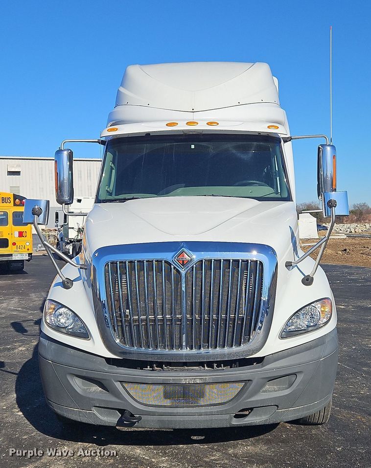 image for item NZ9120 2016 International ProStar  semi truck