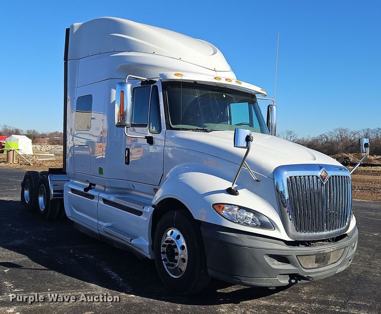 image for item NZ9120 2016 International ProStar  semi truck