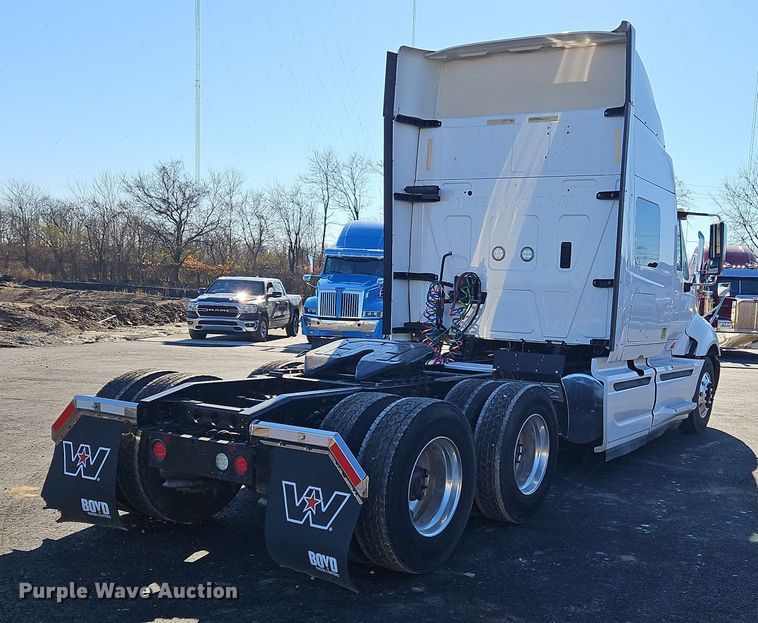 image for item NZ9120 2016 International ProStar  semi truck