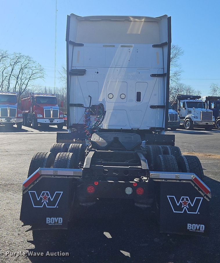 image for item NZ9120 2016 International ProStar  semi truck