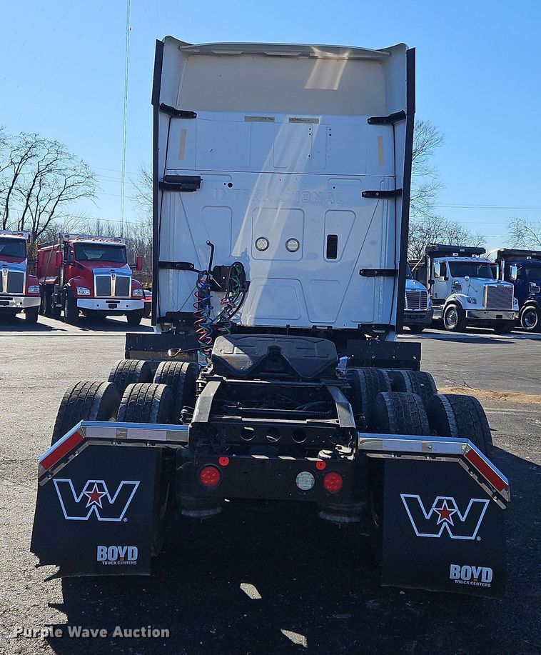 image for item NZ9120 2016 International ProStar  semi truck