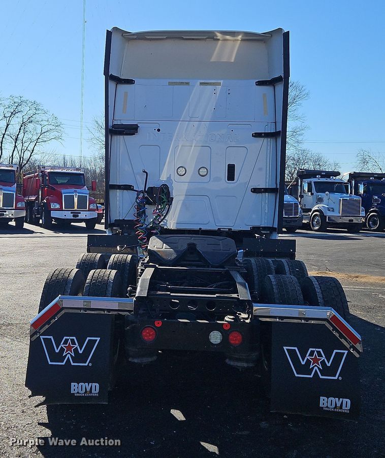 image for item NZ9120 2016 International ProStar  semi truck