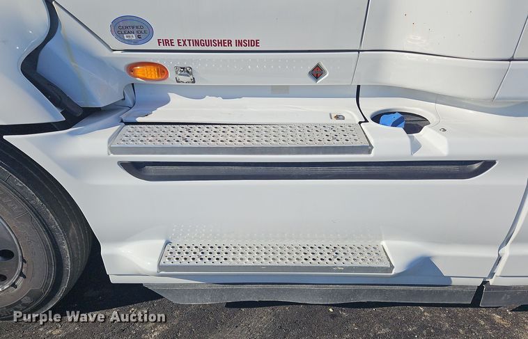 image for item NZ9120 2016 International ProStar  semi truck