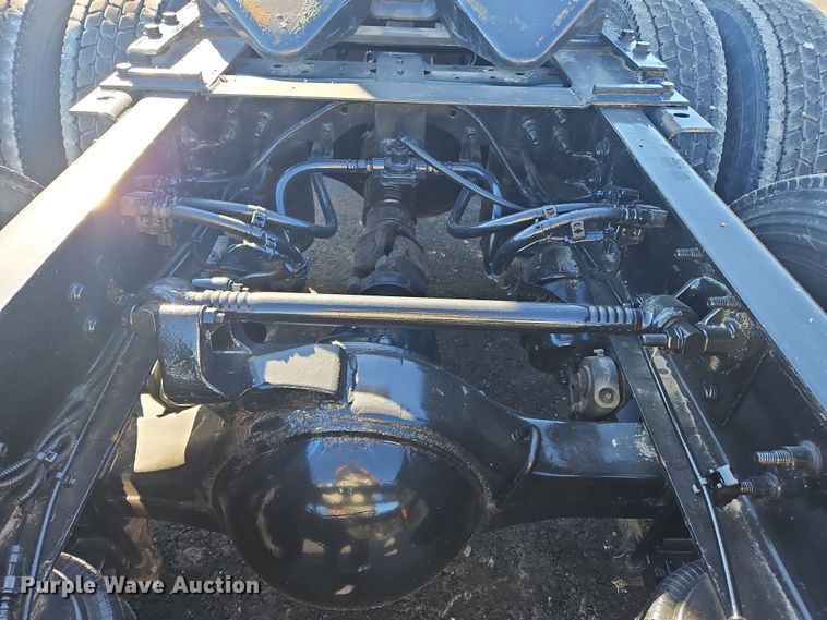 image for item NZ9120 2016 International ProStar  semi truck