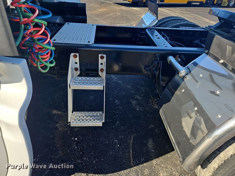 image for item NZ9120 2016 International ProStar  semi truck