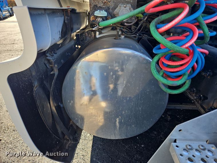 image for item NZ9120 2016 International ProStar  semi truck