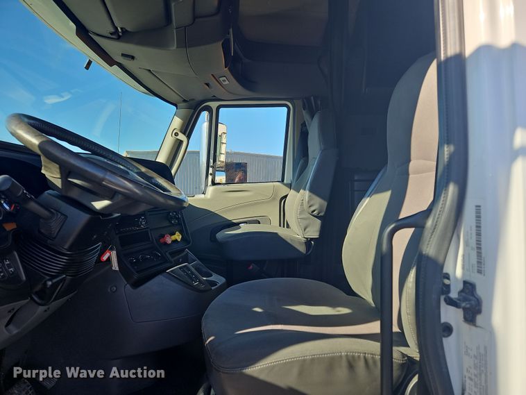 image for item NZ9120 2016 International ProStar  semi truck