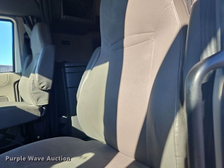 image for item NZ9120 2016 International ProStar  semi truck