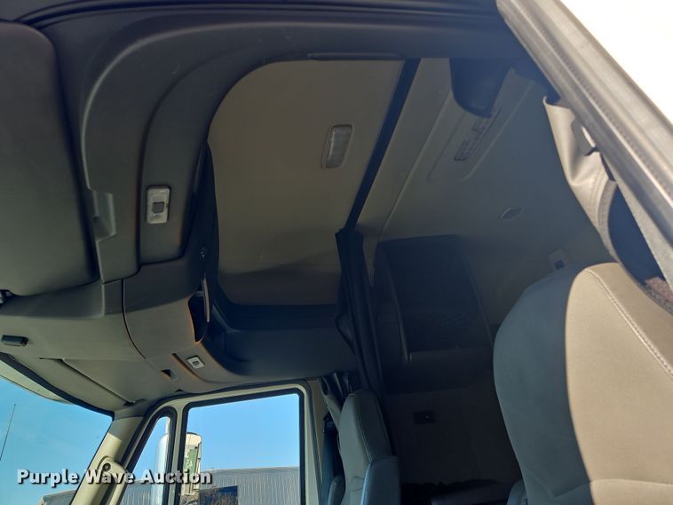 image for item NZ9120 2016 International ProStar  semi truck