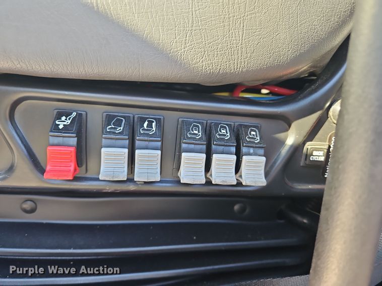 image for item NZ9120 2016 International ProStar  semi truck