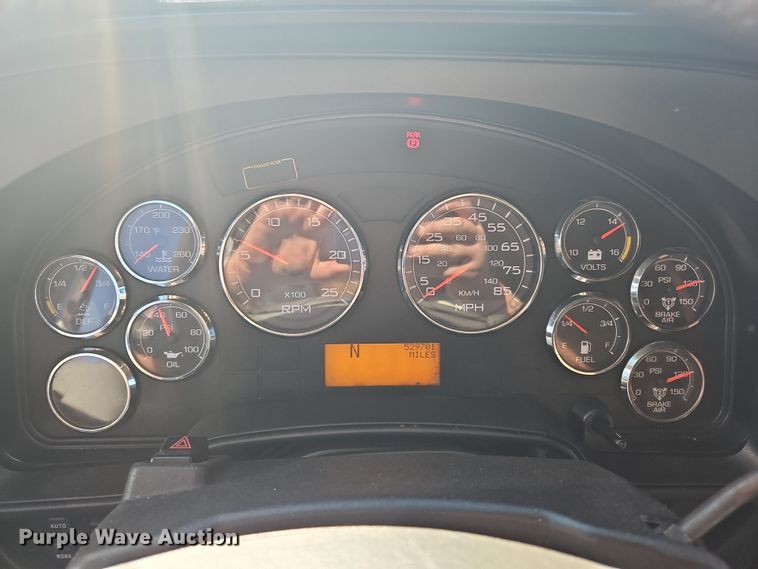 image for item NZ9120 2016 International ProStar  semi truck